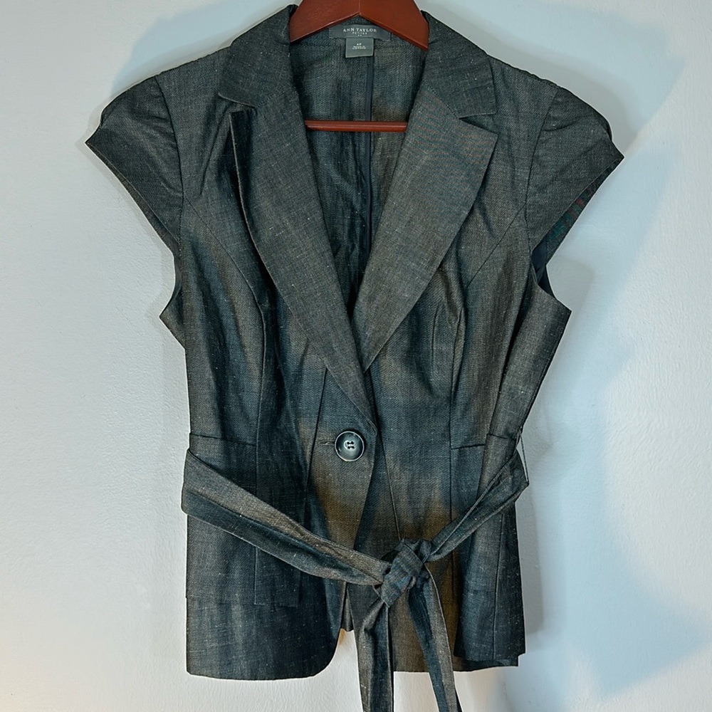 Ann Taylor petites short sleeve jacket size 6P